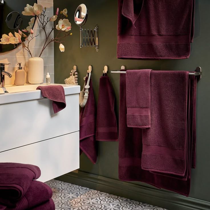 BURGUNDY COTTON TOWEL